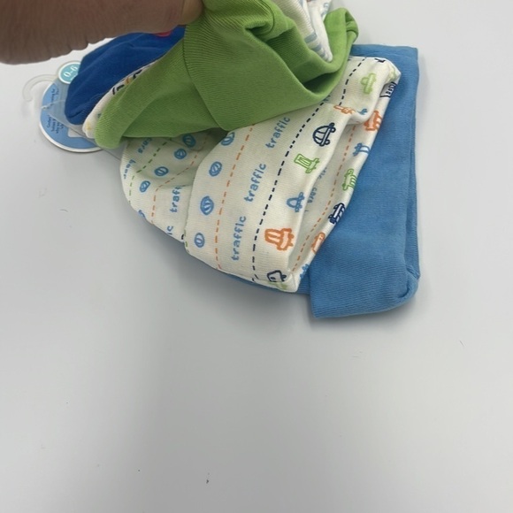 Carter’s long sleeve Onesies Bodysuit 6M & 5 Gerber hats set - Picture 4 of 6